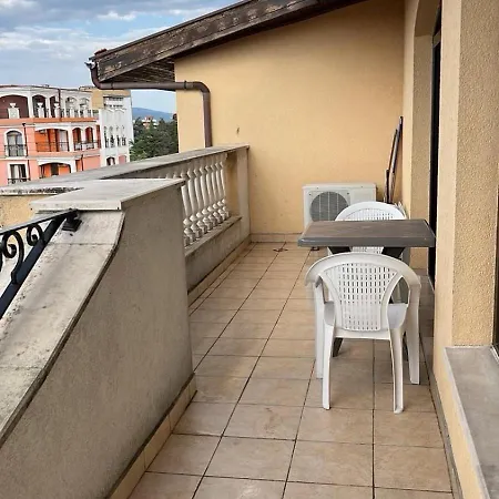 Royal Sun Apartment *